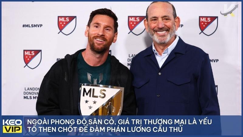 Hiệu suất thi đấu và giá trị thị trường quyết định khả năng đàm phán lương cầu thủ